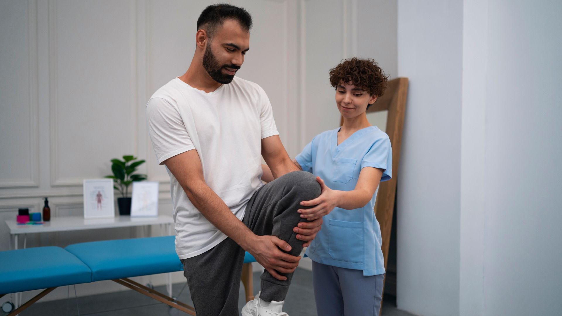 Chiropractor for Knee Arthritis| Pain Relief & Joint Care